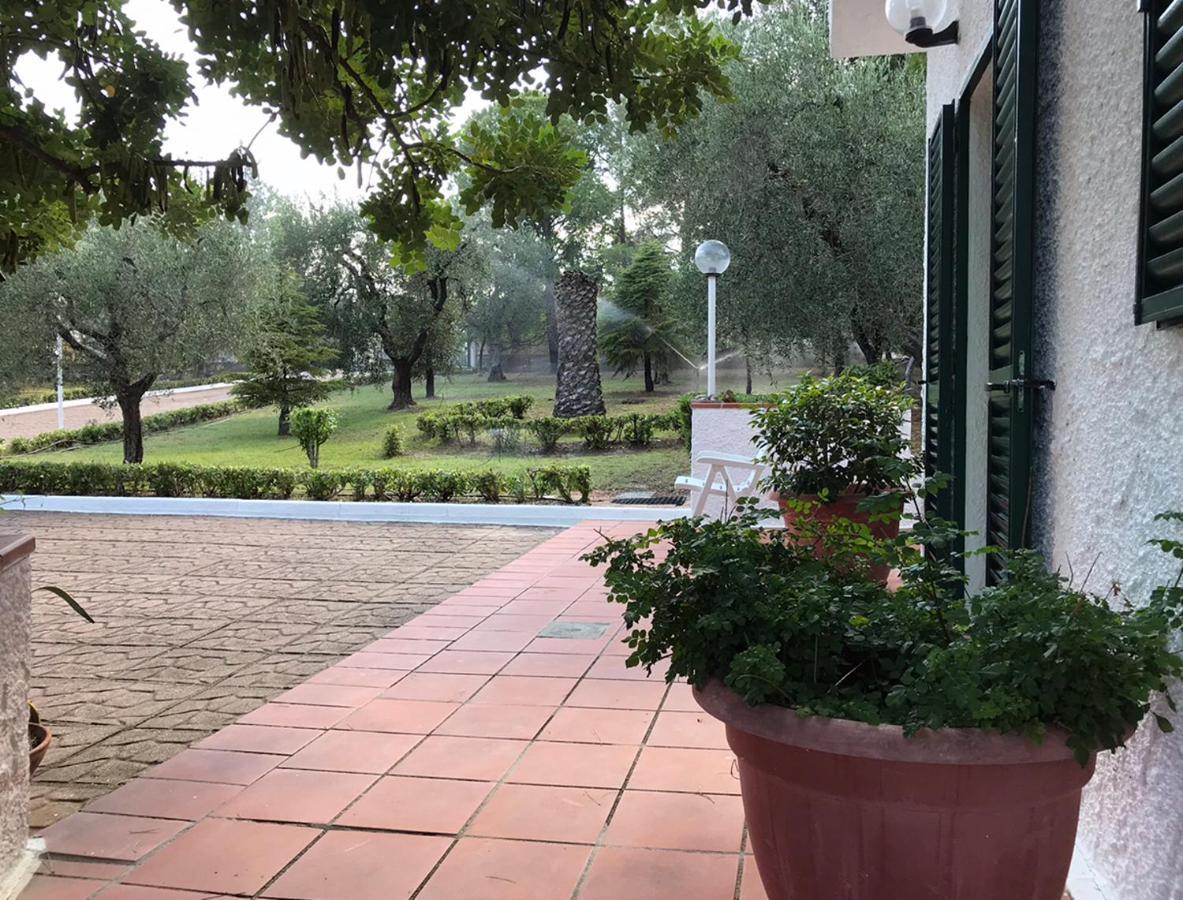 Villa Il Carrubo - Basilicata بيستيشي المظهر الخارجي الصورة