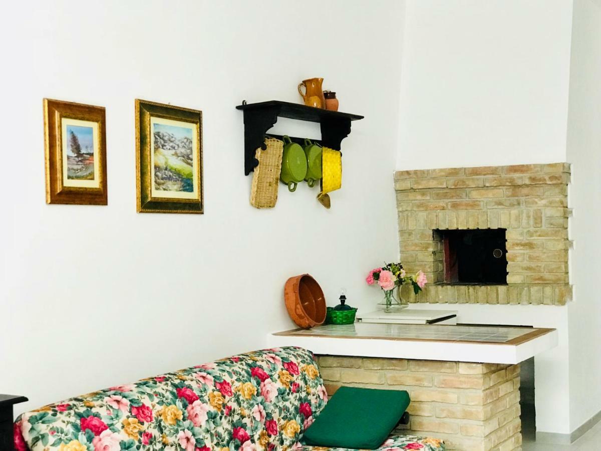 Villa Il Carrubo - Basilicata بيستيشي المظهر الخارجي الصورة